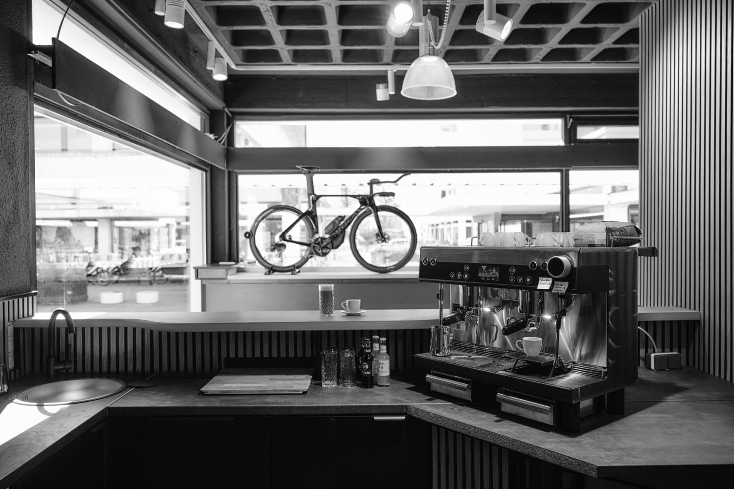 Kaffee-Theke bei Velobunch – Startpunkt für Deli & Rides Erlebnisse